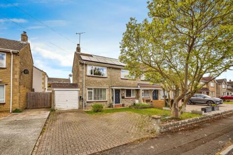 5 bedroom semi-detached house for sale