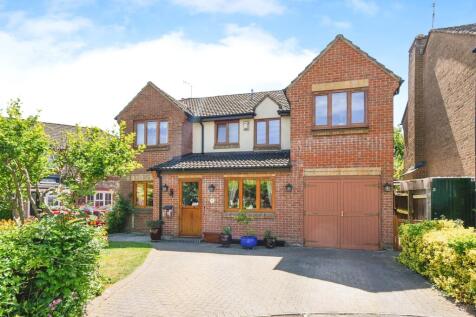 5 bedroom detached house for sale