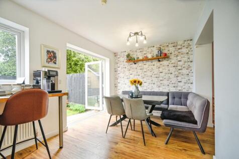 4 bedroom semi-detached house for sale
