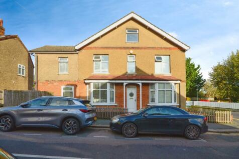 4 bedroom end of terrace house for sale