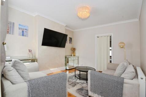 2 bedroom ground floor maisonette for sale