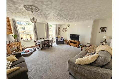 3 bedroom ground floor flat for sale