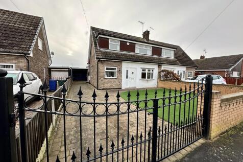 4 bedroom semi-detached house for sale