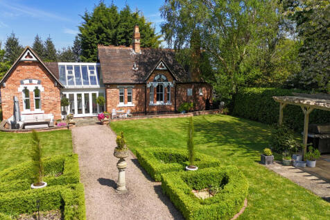 Bromyard Road, Worcester WR2 3 bed detached house for sale
