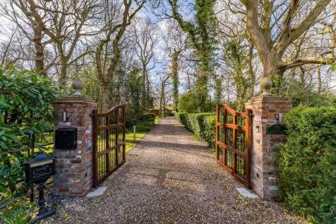 5 bedroom detached house for sale