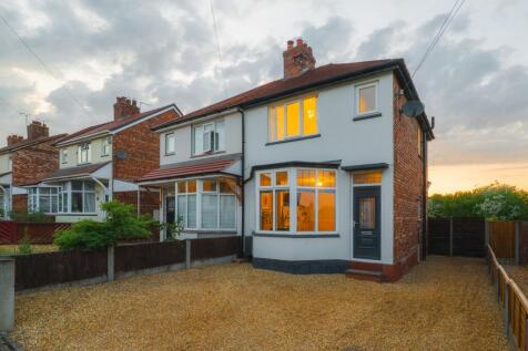 2 bedroom semi-detached house for sale