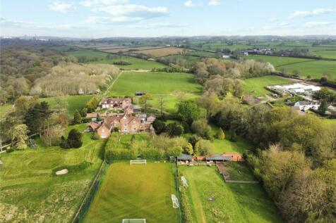 6 bedroom equestrian property for sale