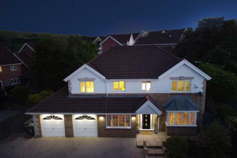 5 bedroom detached house for sale