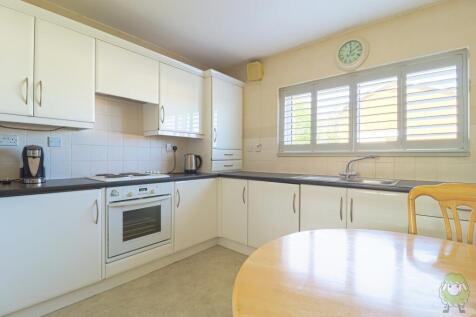 2 bedroom ground floor flat for sale