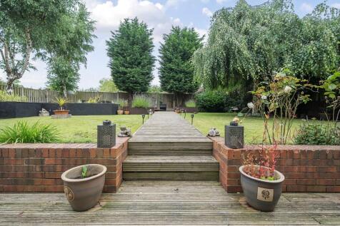 4 bedroom detached bungalow for sale