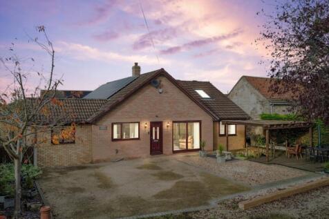4 bedroom detached bungalow for sale