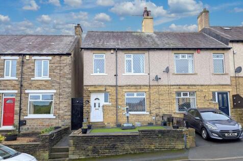 LEE STREET, BRIGHOUSE HD6 3 bed end of terrace house for sale