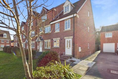 3 bedroom town house for sale
