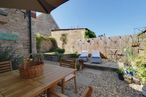 5 bedroom semi-detached house for sale