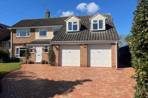 5 bedroom detached house for sale
