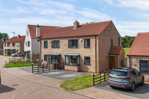 3 bedroom semi-detached house for sale