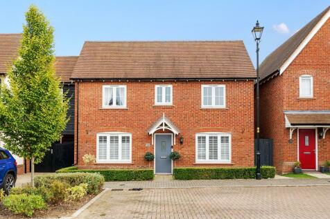 3 bedroom link detached house for sale