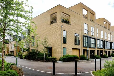 4 bedroom end of terrace house for sale
