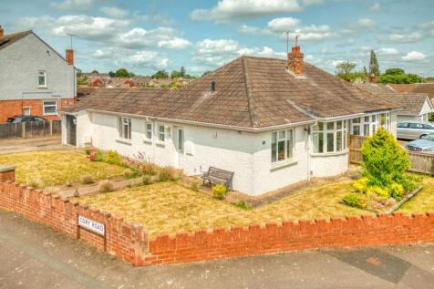 2 bedroom semi-detached bungalow for sale