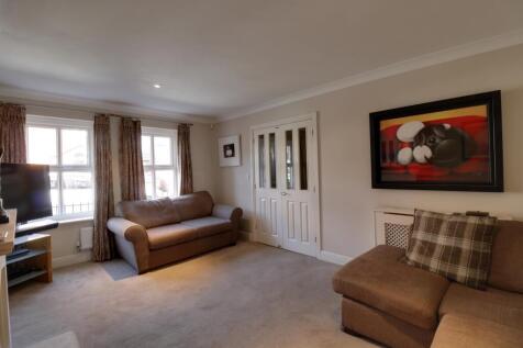 4 bedroom end of terrace house for sale