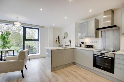 3 bedroom flat for sale
