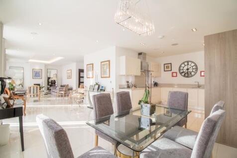 2 bedroom ground floor flat for sale