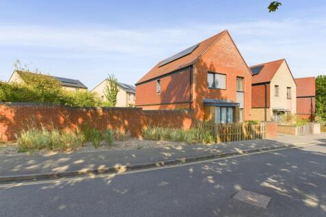 Forester Walk, Bordon, Hampshire, GU35 4 bed detached house for sale