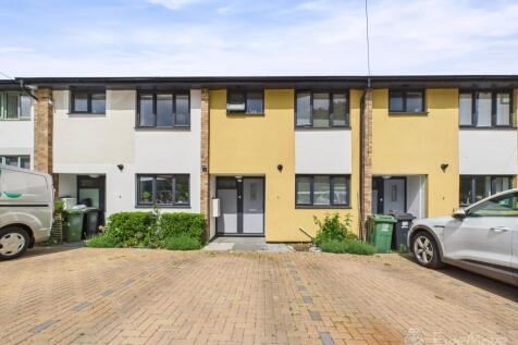 Lamerton Close, Bordon, Hampshire, GU35 3 bed terraced house for sale