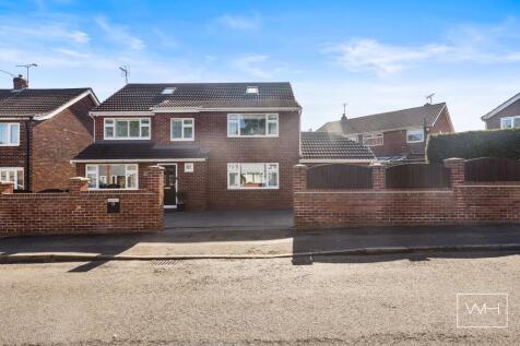 5 bedroom detached house for sale