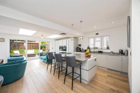 4 bedroom semi-detached house for sale