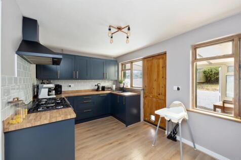 2 bedroom semi-detached house for sale