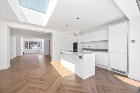 5 bedroom semi-detached house for sale