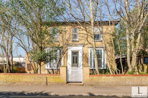 1 bedroom ground floor flat for sale