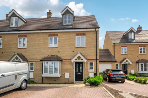 Thompson Road, Arlesey, Bedfordshire 3 bed semi
