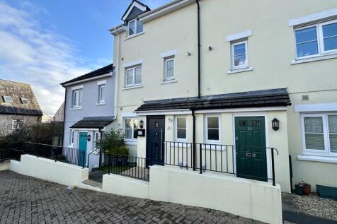 4 bedroom terraced house for sale