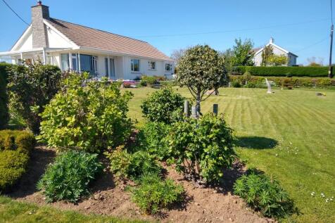 4 bedroom detached bungalow for sale