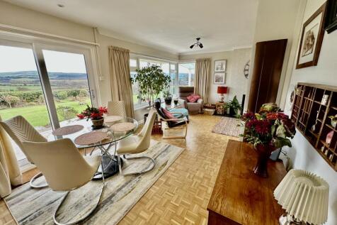 4 bedroom detached bungalow for sale