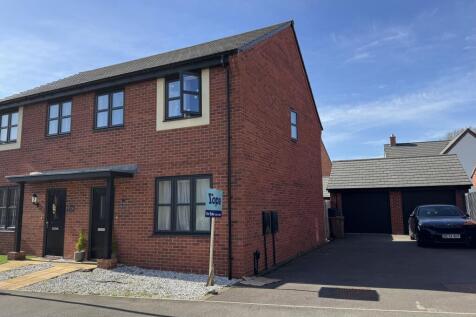 3 bedroom semi-detached house for sale