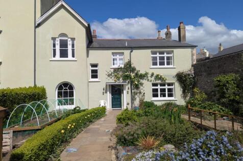 4 bedroom semi-detached house for sale