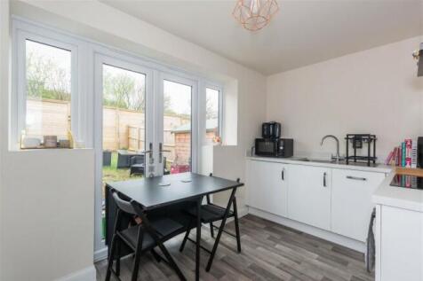 2 bedroom semi-detached house for sale