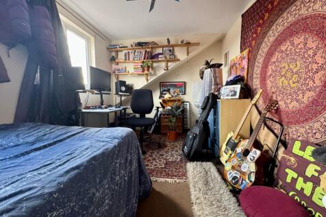 3 bedroom maisonette for sale