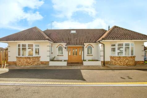 4 bedroom detached bungalow for sale