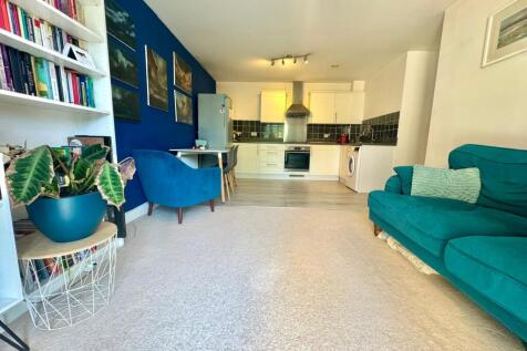 2 bedroom flat for sale