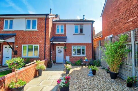 2 bedroom end of terrace house for sale