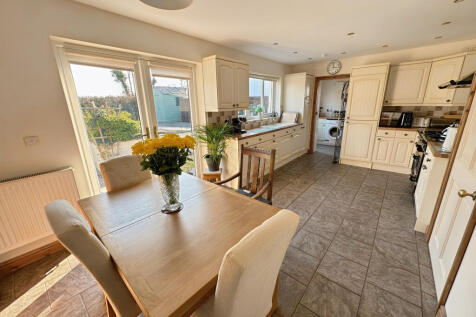 5 bedroom detached bungalow for sale