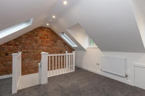 5 bedroom end of terrace house for sale