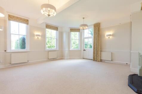5 bedroom semi-detached house for sale