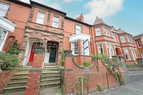 5 bedroom terraced house for sale