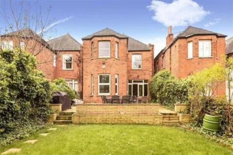 5 bedroom semi-detached house for sale