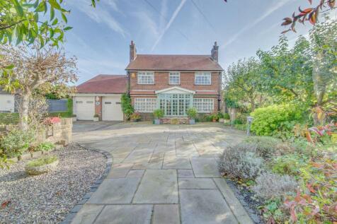 Red Cat Lane, Ormskirk L40 4 bed detached house for sale